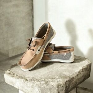 SPERRY girls/women’s Songfish top-sider in linen/oat color.  EUC 6W EU 38